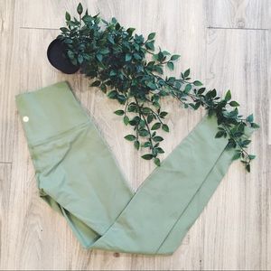 Lululemon Wunder Under leggings